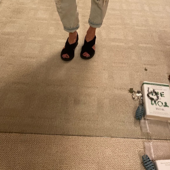 2 pairs of of BZees sandals . Both have been used.... 2 PAIRS! - Picture 12 of 16